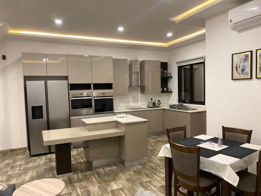 24 Roma Aparthotel Лусака Екстериор снимка