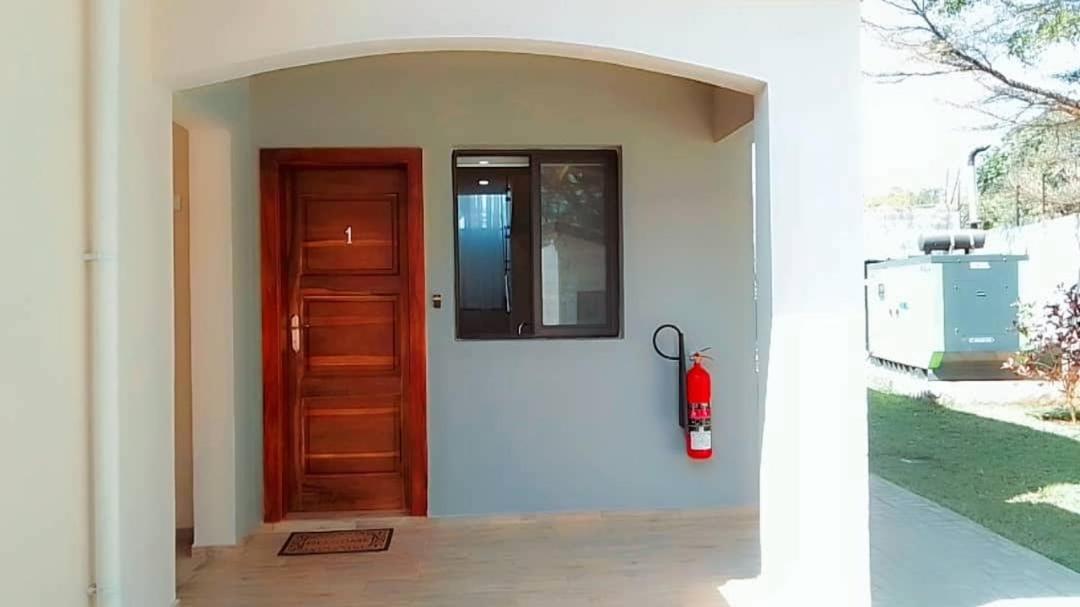 24 Roma Aparthotel Лусака Екстериор снимка