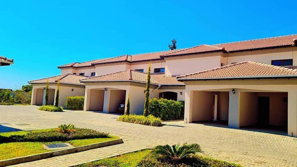 24 Roma Aparthotel Лусака Екстериор снимка