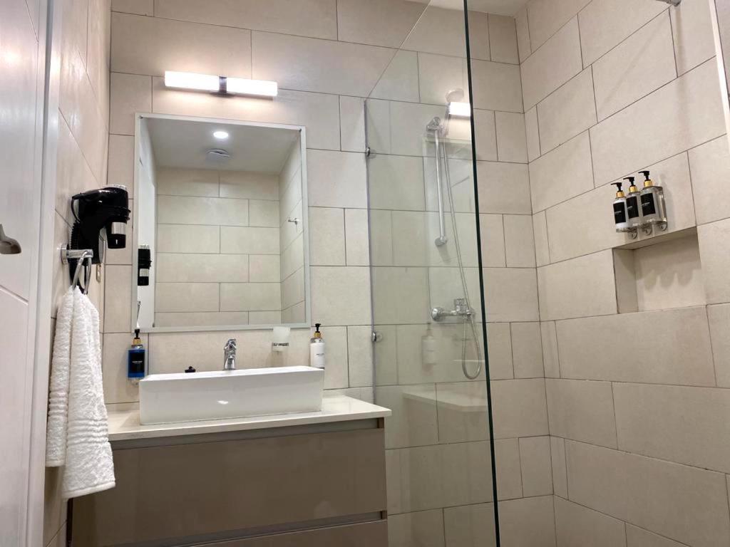 24 Roma Aparthotel Лусака Екстериор снимка
